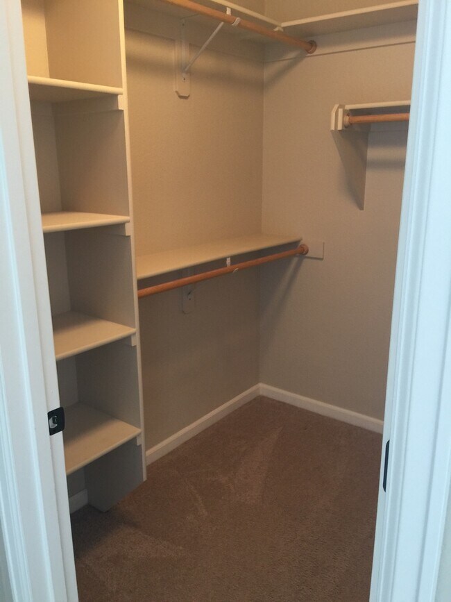 Building Photo - 3 BEDROOM 2.5 BATHROOM SADDLE RIDGE TOWNHOUSE