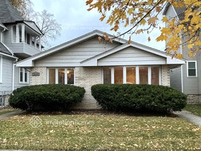 Building Photo - 3439 Clinton Ave