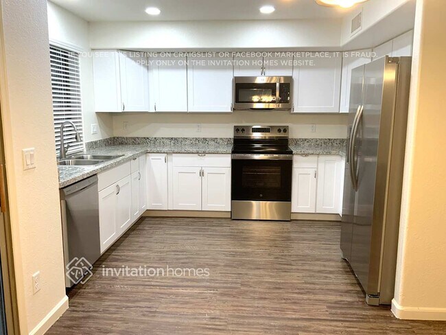 Building Photo - 2315 W Running Deer Trl