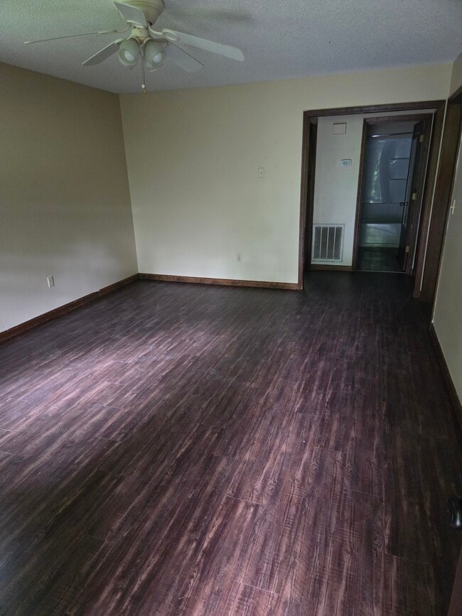Foto del edificio - 315 Old Lake Rd