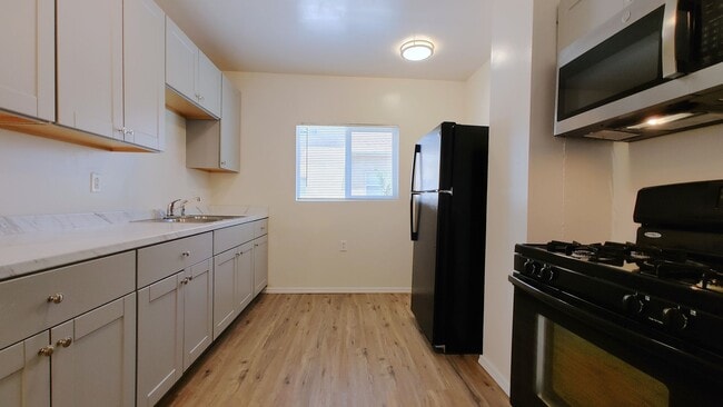 Building Photo - Newly Remodeled 2 Bedroom, 1 Bath!