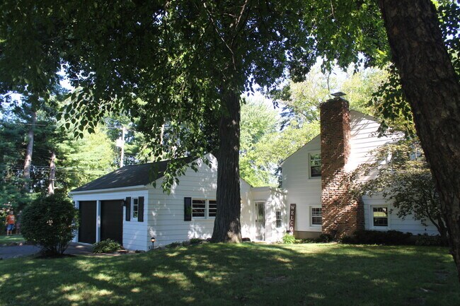Foto del edificio - 275 Woodland Dr