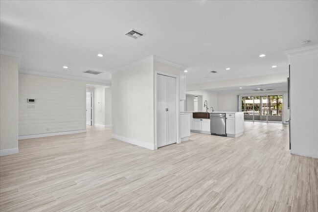 Foto del edificio - 12831 Shore Dr