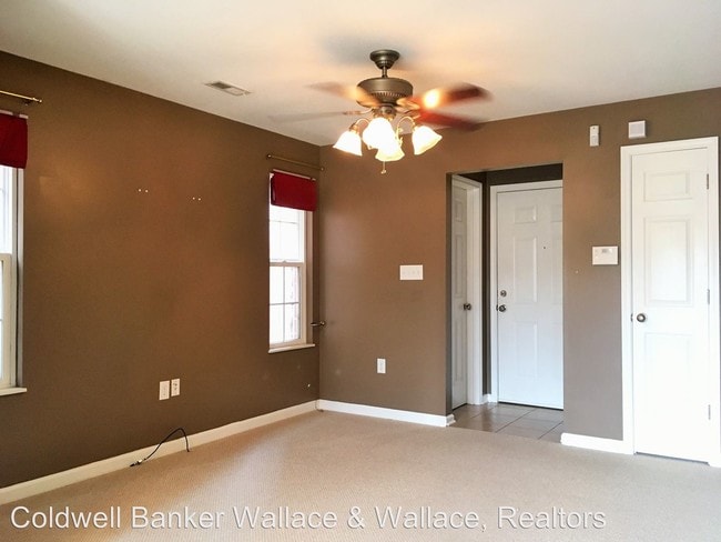 Building Photo - 838 Blue Spruce Way