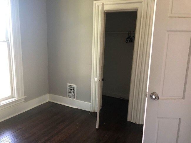 Foto del edificio - 528 Fairview Ave NE