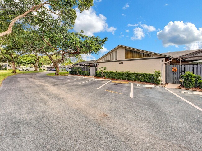 Foto del edificio - 1165 Summit Trail Cir