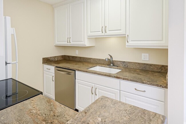 Kitchen - 3604 W Estates Ln
