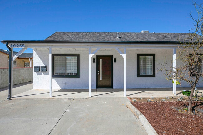 Foto del edificio - 10955 Burnet Ave