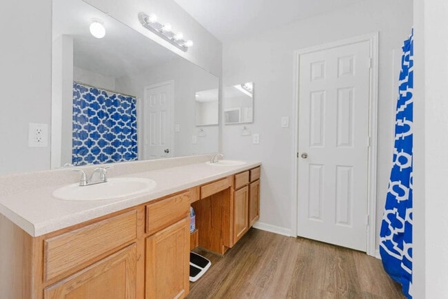 Foto del edificio - 325 Fuller St