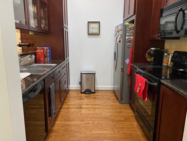 Foto del edificio - 1900 Genesee St