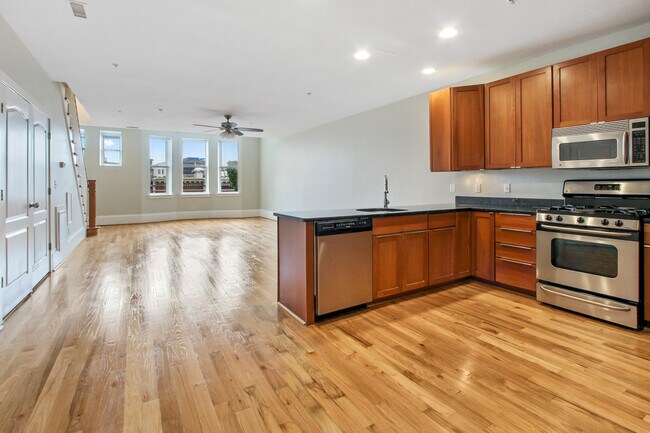 Building Photo - 836 Park Ave