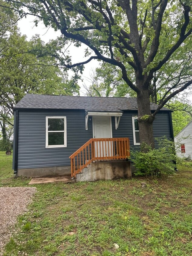 249 Washington Ct, Lebanon, MO 65536 House Rental in Lebanon, MO