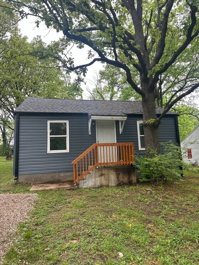 249 Washington Ct, Lebanon, MO 65536 House Rental in Lebanon, MO