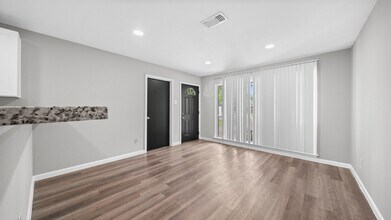 Building Photo - 5242 Greylog Dr