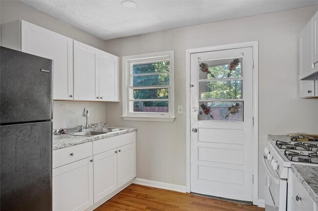 Building Photo - 190 Opal Dr