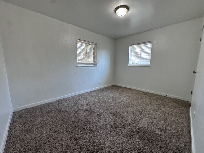 Building Photo - Newly Remodeled Two-Bedroom Condo! Rent Includes Water, Sewer, Trash, and Internet!