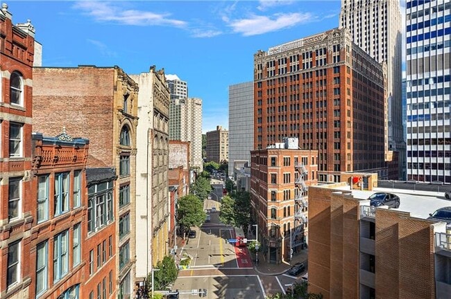 Building Photo - 915 Liberty Ave