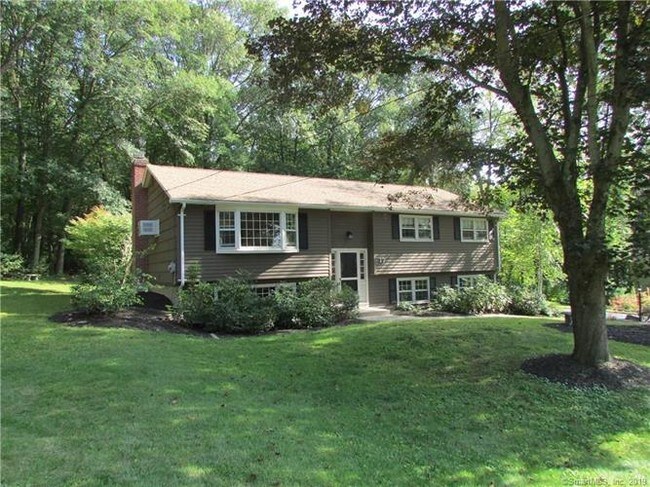 Building Photo - 17 Valley View Dr