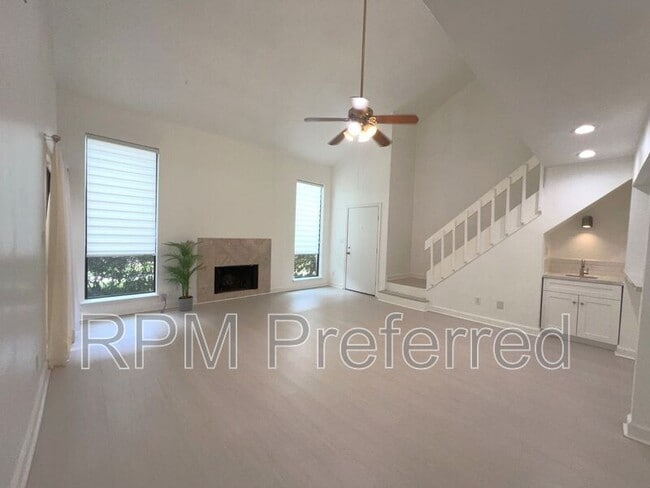 Building Photo - 8100 Cambridge St