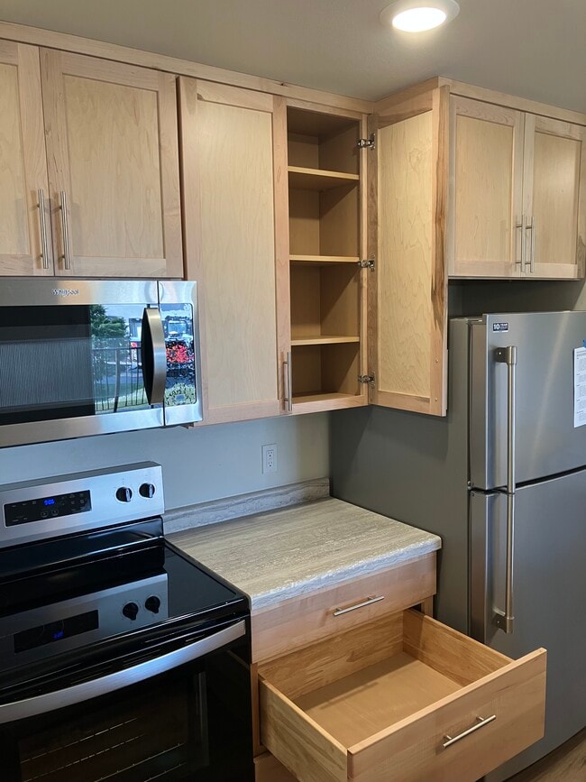 Building Photo - 435 Century Pl