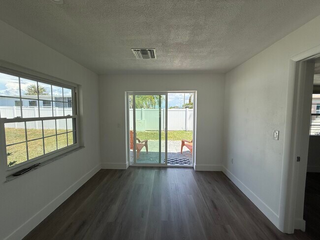 Building Photo - 2702 Ochatilla Rd