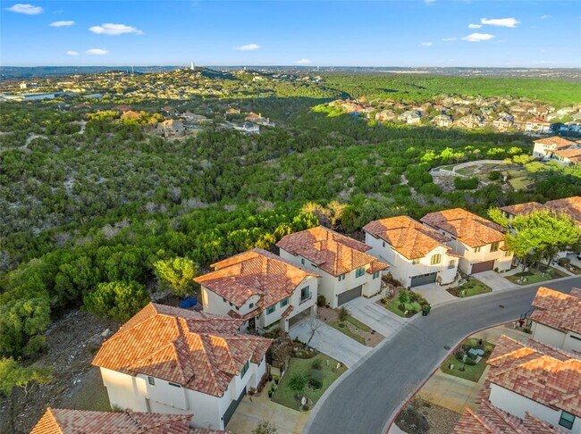 Foto del edificio - 211 Honey Creek Ct