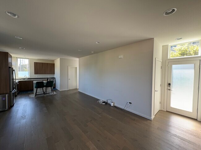 Building Photo - 5013 9th Ave NW