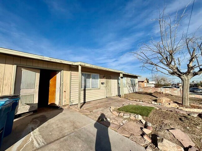 Building Photo - refreshed single-story home