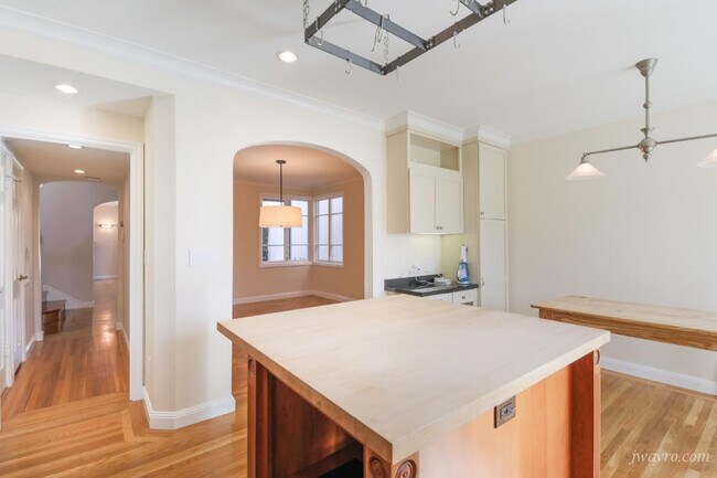 Foto del edificio - 348 Stratford Dr