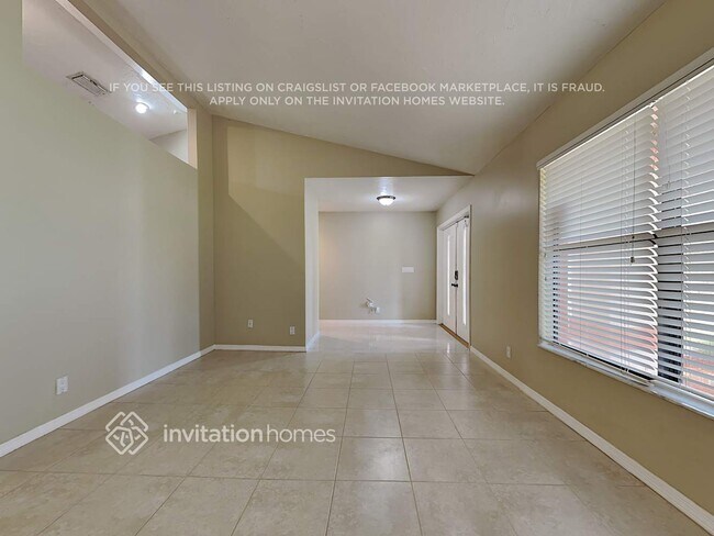 Foto del edificio - 13325 Kingsbury Dr