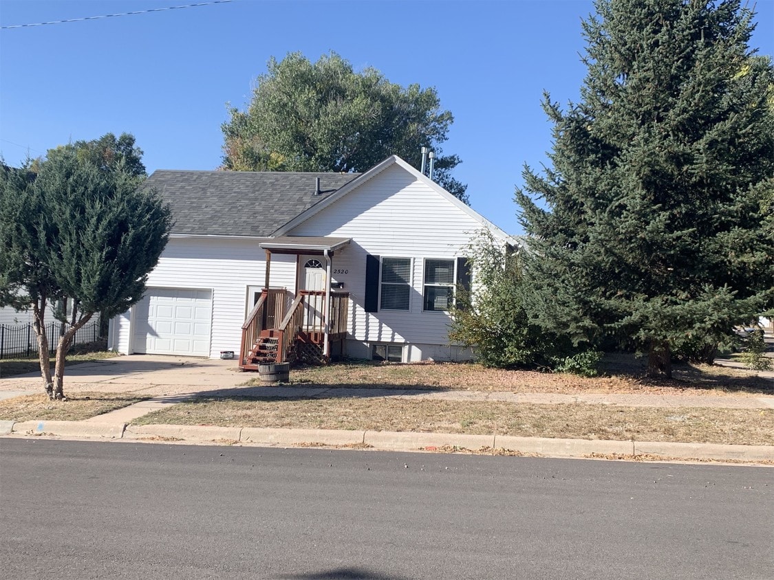 Primary Photo - 2520 Reed Ave
