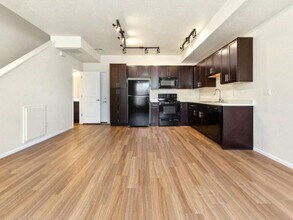 Building Photo - 9498 E 109th Dr