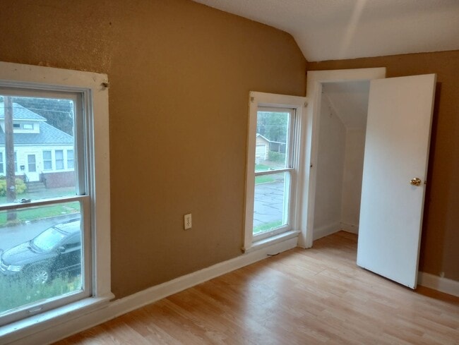 Building Photo - 2622 W Dunham St