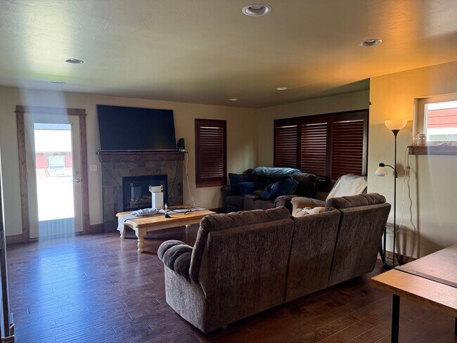 Foto del edificio - 4 bed 2.5 Bath in Bozeman