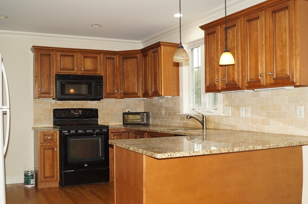 1472 High St Unit 1, Westwood, MA 02090 Room for Rent in Westwood, MA