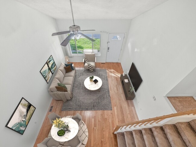 Building Photo - 2 Bed / 2 Bath Sterling Heights Townhome - Awesome Home, even Better Location