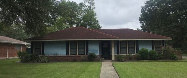 Building Photo - Large 2/2 Home Lake Charles