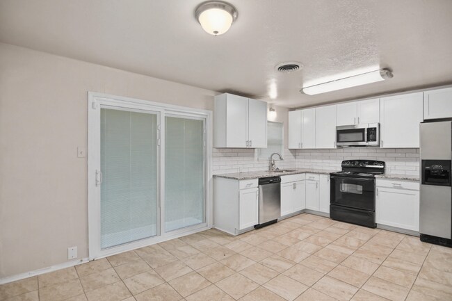 Foto del edificio - 3205 June St