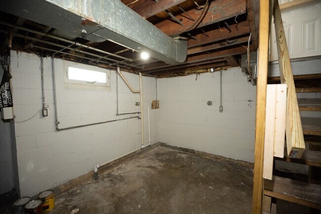 Building Photo - 2 Bed 1 Bath Home located in Warren Township