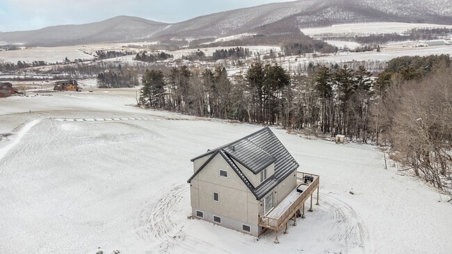 Foto del edificio - Luxury 5-Bedroom Retreat on 6.5 Acres — Furnished or Unfurnished — Flexible Lease