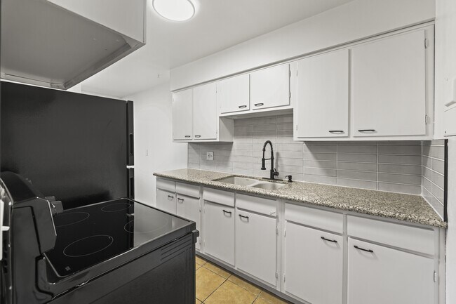 Foto del edificio - 7120 Hooker St