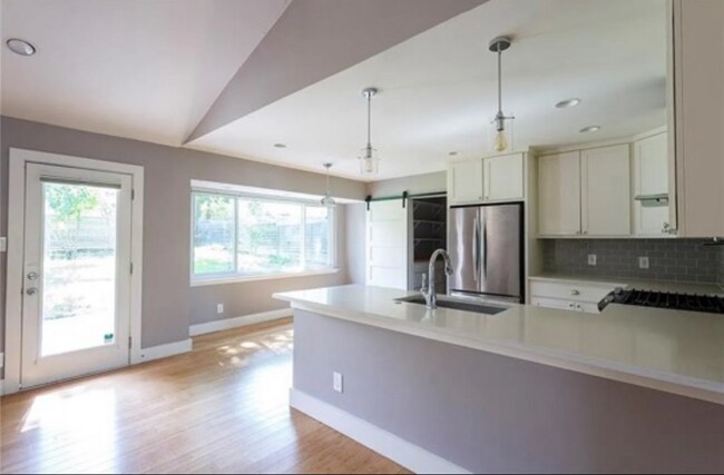 Foto del edificio - 2509 Loyola Ln