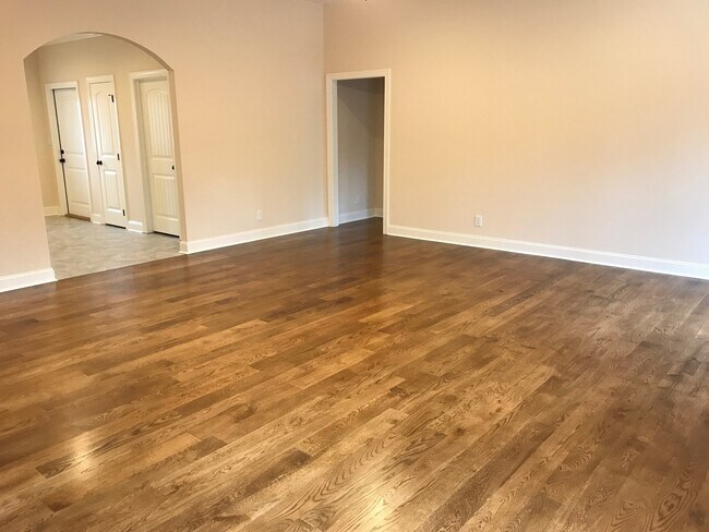 Foto del edificio - Available Now!