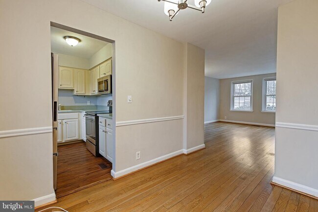 Building Photo - 3251 S Stafford St