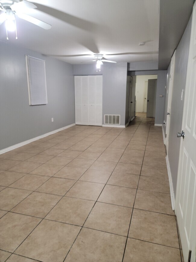 Building Photo - 3032 S 48th Ct