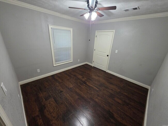 Foto del edificio - 285 Pine Valley Rd
