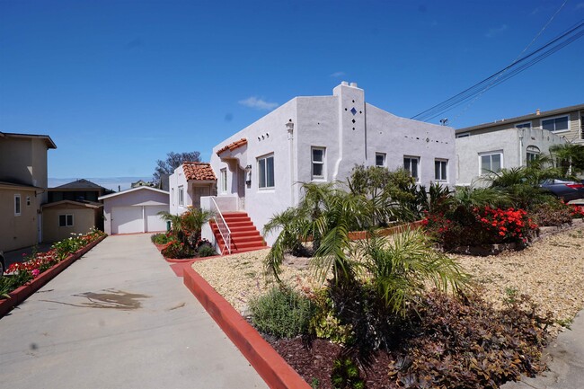 Building Photo - 2444 Curlew St