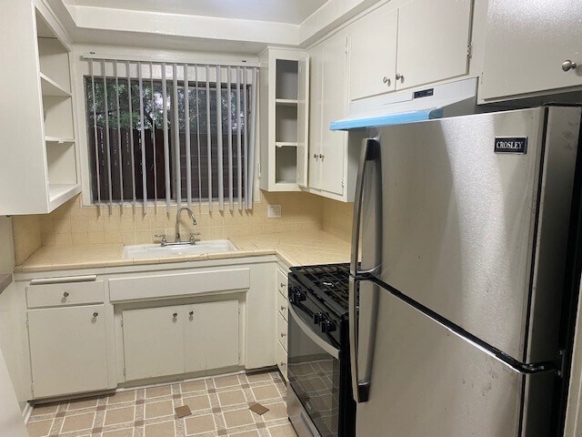 Building Photo - 812 Westbourne Dr
