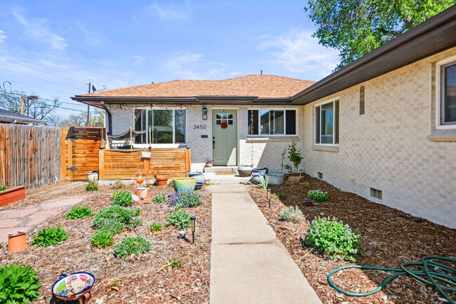 Building Photo - 2Bed/1bath beautiful Home close to City Park
