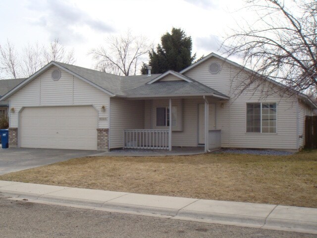 Building Photo - 9285 Carousel~ 3 Bedroom Home with Fully F...